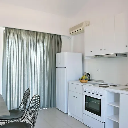 ヒルサイド スタジオ ＆ 3*