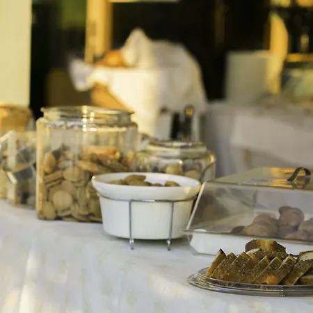 希尔赛德公寓 3*