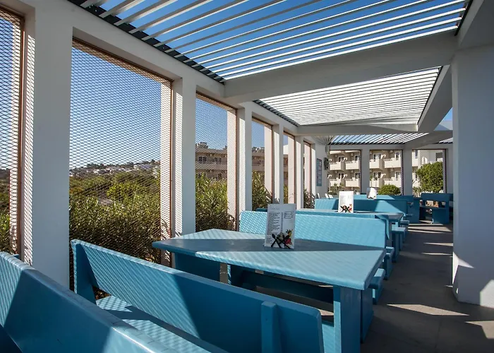 Hillside & 3* فاليراكي