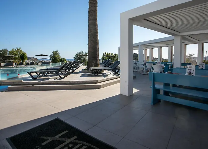 Hillside & 3* فاليراكي