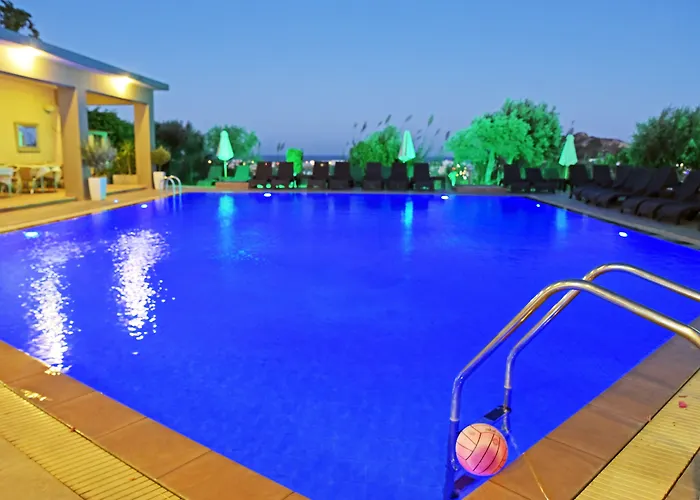 Hillside & 3* فاليراكي