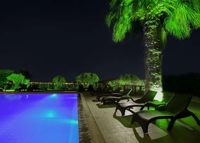 Hillside & 3* فاليراكي