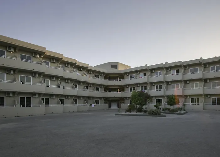 Hillside & 3* فاليراكي