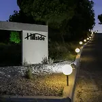 Hillside & Aparthotel